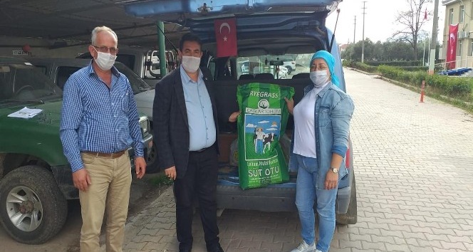 Bigalı çiftçilere, İtalyan çim tohumu dağıtıldı