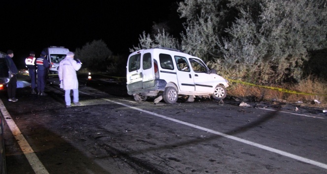 Ambulansı sollarken gelen facia! 4 ölü, 3 yaralı