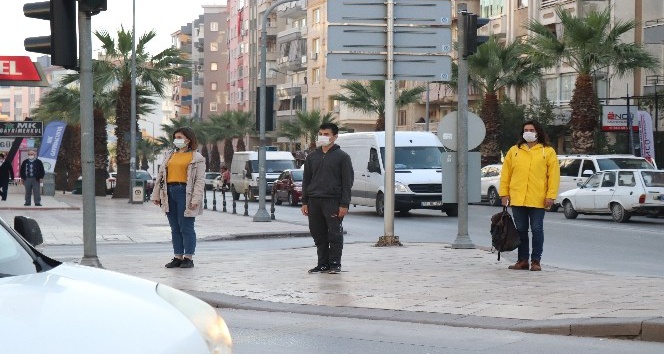 Denizli’de 09.05’te çalan sirenle birlikte hayat 2 dakikalığına durdu