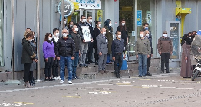 İsmet Paşa Caddesinde Ata’ya saygı duruşu
