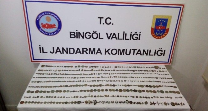 Bingöl’de 536 adet tarihi eser ele geçirildi, 2 şüpheli gözaltına alındı