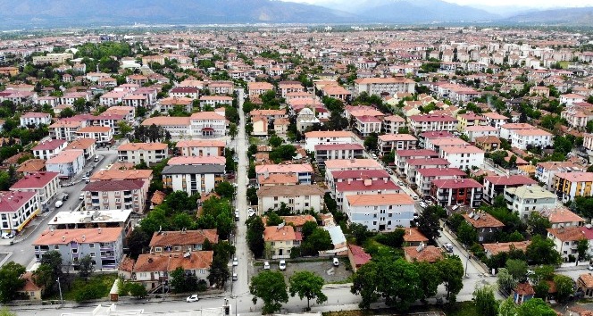 Yoğun cadde, sokak ve durak gibi alanlarda sigara içmek yasaklandı