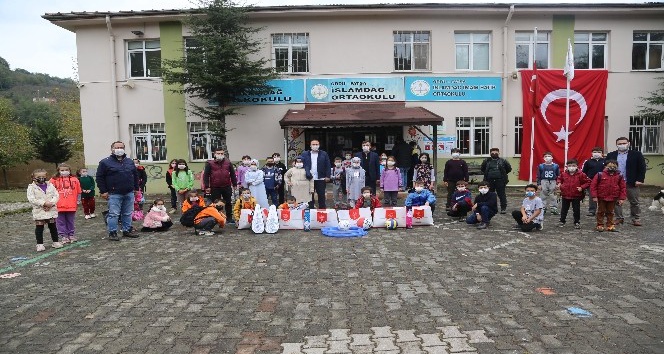 Ordu’da gençlere spor malzemesi desteği