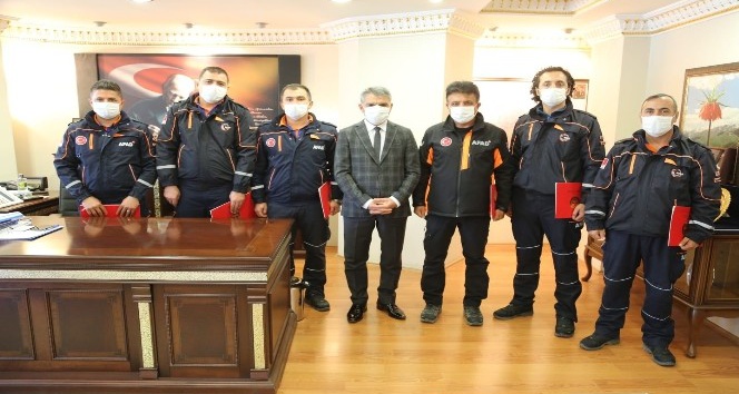 İzmir kahramanlarına  başarı belgesi verildi