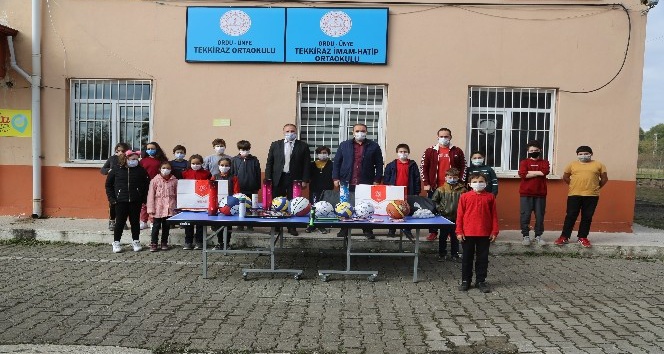 Okullara spor malzemesi desteği devam ediyor
