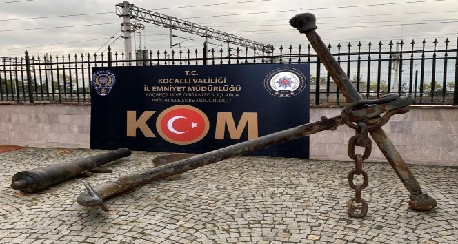Osmanlı Dönemi’nden kalma gemi çapası ve savaş topu hurdacıdan çıktı