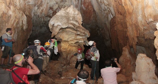 70 metre derinlikte ve 385 metre boyundaki ejder mağarası merak uyandırıyor