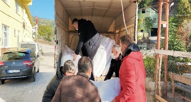 Çocuklar üşümesin diye yola çıktılar