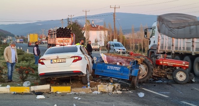 Uşak’ta trafik kazası; 1’i çocuk 4 yaralı
