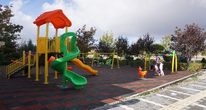 Akyurt’ta parklar yenilendi