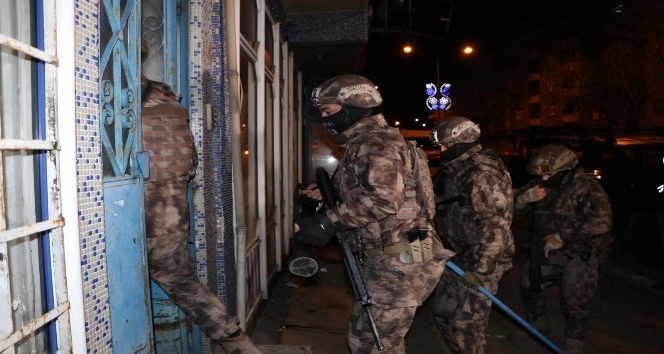 Erzurum merkezli 5 ilde uyuşturucu tacirlerine şafak operasyonu