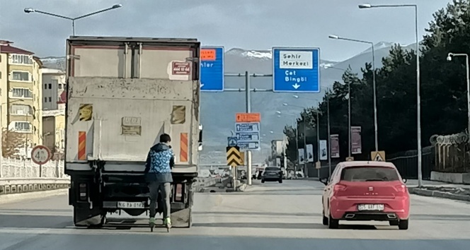 Erzurum'da tehlikeli yolculuk