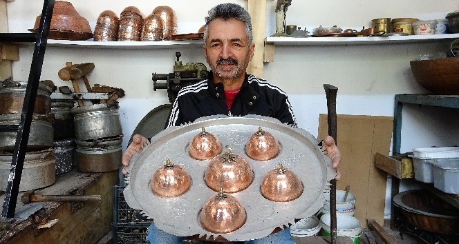 Osmanlı saraylarının tabildotu, gelin damat sofralarını süslüyor