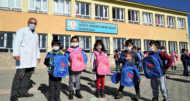 Ordulu şehit hakimin adını taşıyan okula Altınordu’dan kırtasiye desteği