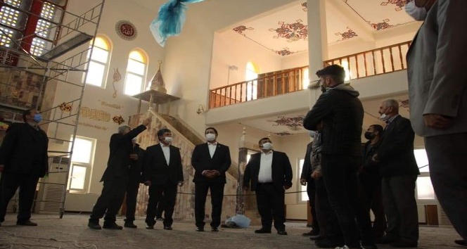 MHP’li Bulut, restore edilen camide incelemelerde bulundu