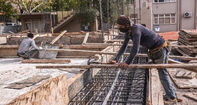 Kepez’den iki okula çok amaçlı salon