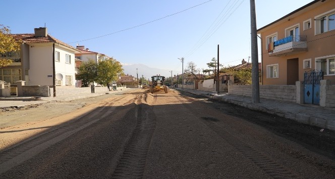 Erzincan Belediyesi yol genişletme çalışmalarını devam ettiriyor
