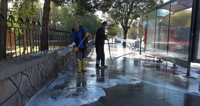 Erzincan’da ana caddelerde dezenfekte çalışmaları devam ediyor