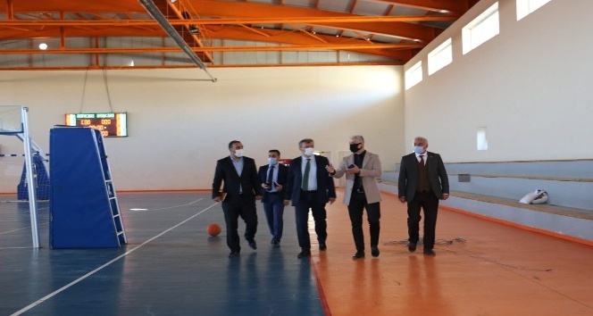 Diyarbakır Gençlik ve Spor İl Müdürü Nüammer Uslu Dicle ve Hani’de incelemelerde bulundu