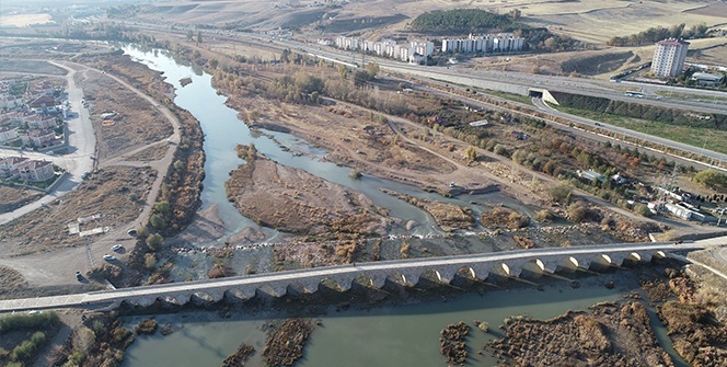 Kızılırmak alarm veriyor, su seviyesi azaldı kara parçaları gözüktü