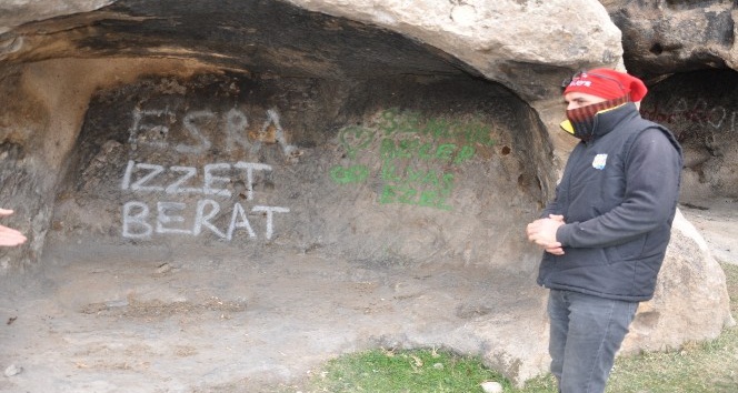 Binlerce yıllık Frig vadisi mağaralarında çirkin yazı ve şekiller