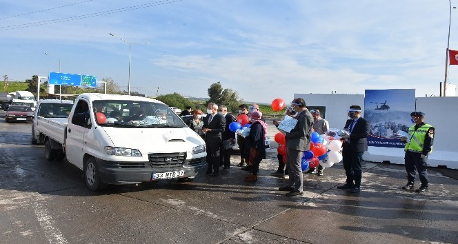 Tarsus’ta sürücülere yönelik korona virüs farkındalık etkinliği yapıldı