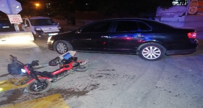 Elektrikli bisiklet otomobile çarptı: 1 yaralı