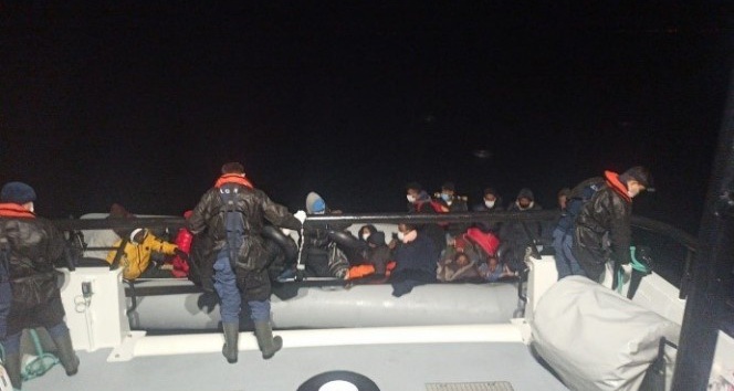 İzmir’de 34 göçmen kurtarıldı