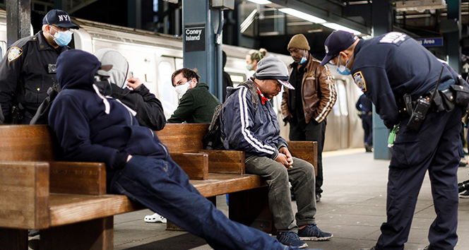 New York Metrosu'nda yolcular her gün korku içinde