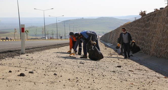 Cizre’de ‘temiz çevre sağlıklı toplum’ sloganıyla temizlik kampanyası başlatıldı