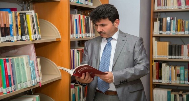 Kitap okuma etkinliğine Rektör Karacoşkun’da katıldı