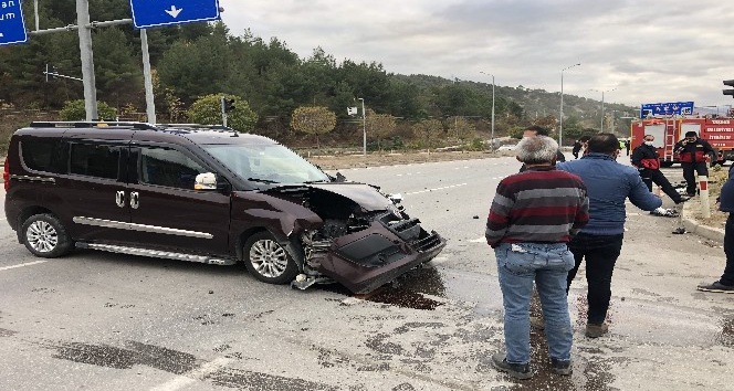 Amasya’da hafif ticari iki araç kaza yaptı: 2 yaralı