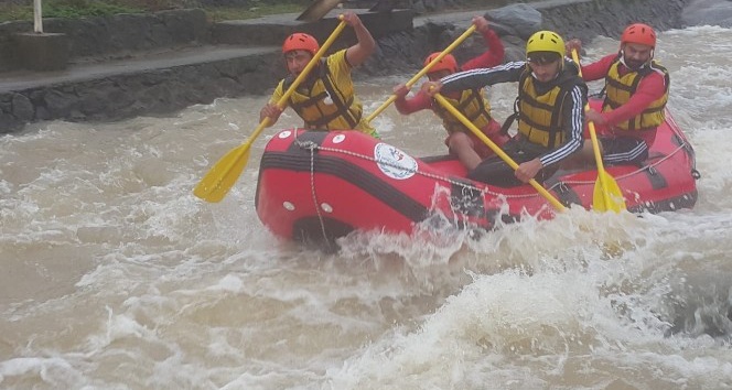 Şırnaklı sporcular rafting eğitimleri için Rize’de