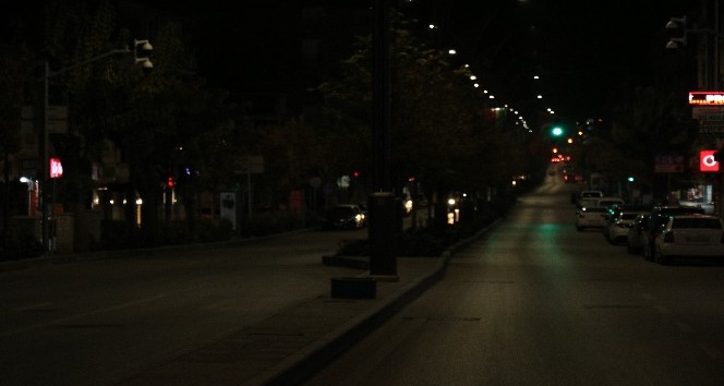 Kırşehir’de, sokaklar ve meydanlar boşaldı