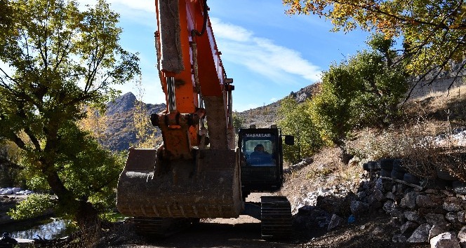 Şırnak’ta arıcılar için bal ormanlarına yol yapılıyor