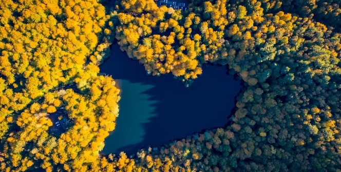 Kalp şeklindeki göl böyle görüntülendi