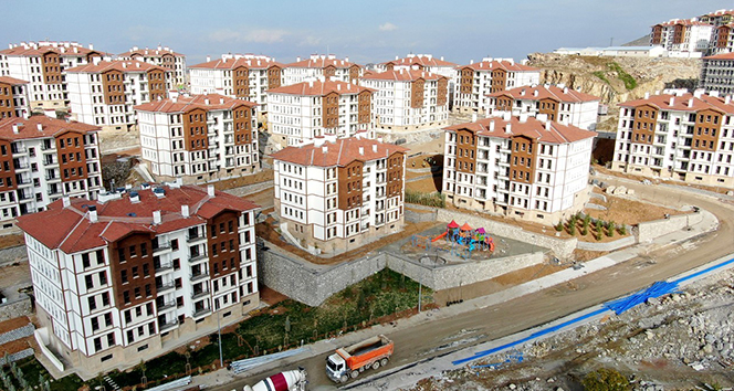 Depremzedeler için yapılan Gelincik Tepesi konutlarında çalışmalar sürüyor