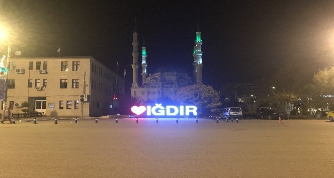 Iğdır’da sokağa çıkma kısıtlamasının ikinci akşamında da sokaklar boş kaldı