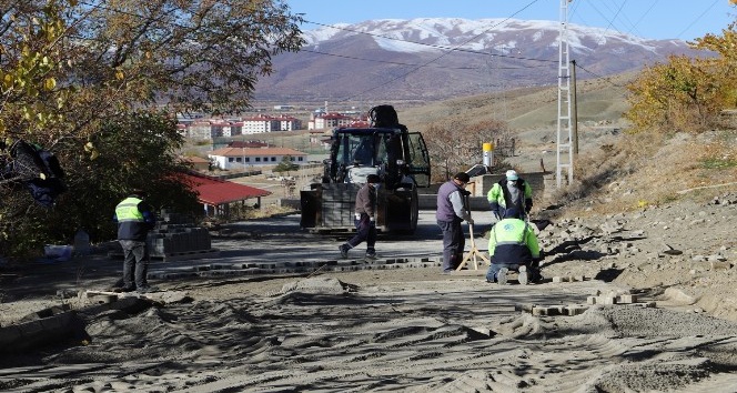 Erzincan’da yol bakım ve onarım çalışmaları