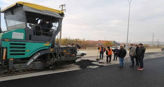 Niğde Belediye Başkanı Özdemir, asfalt çalışmalarını denetledi