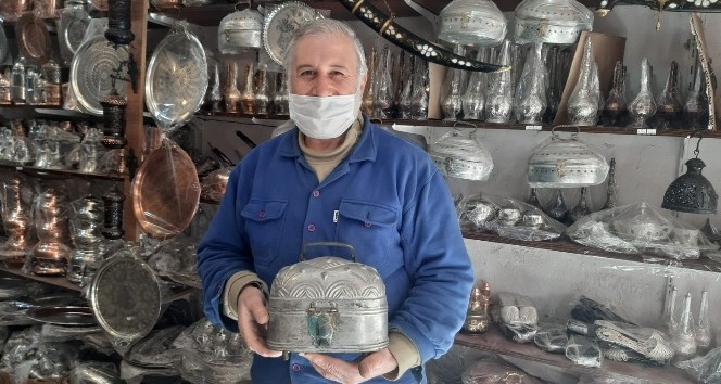 Mardin’de yapılış sırrı çözülemeyen bakır sabunluk bin 500 liraya satışa çıkarıldı