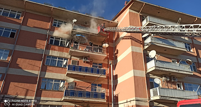 Elazığ&#039;da yangın, 6 kişi dumandan etkilendi