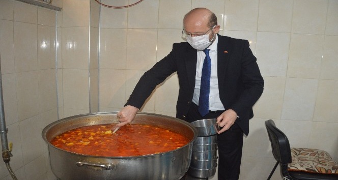 Niksar Belediyesi Aşevi her gün 450 kişiye sıcak yemek sağlıyor