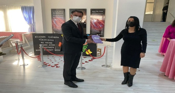 Tokat’ta 8 bin 500 öğretmene kitap hediye edildi