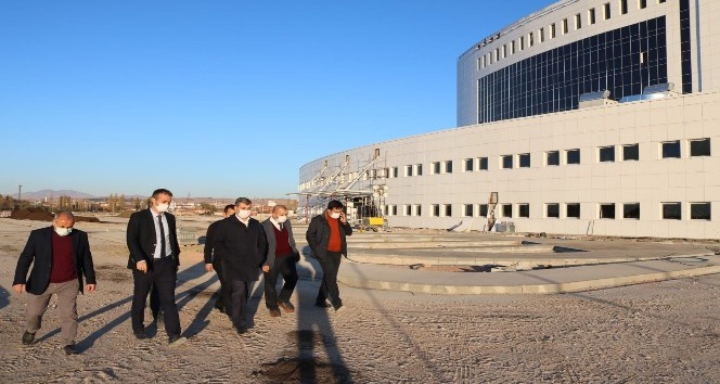 Başkan Altınsoy hastane ek hizmet binasını inceledi