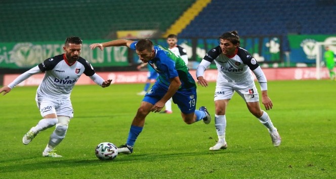 Ziraat Türkiye Kupası: Çaykur Rizespor: 3 - Uşakspor: 0 (İlk yarı)