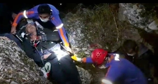 Balık tutarken suya düşen yaşlı adamı AFAD ekibi kurtardı