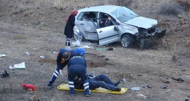 Erzurum’da otomobil şarampole devrildi: 2 yaralı