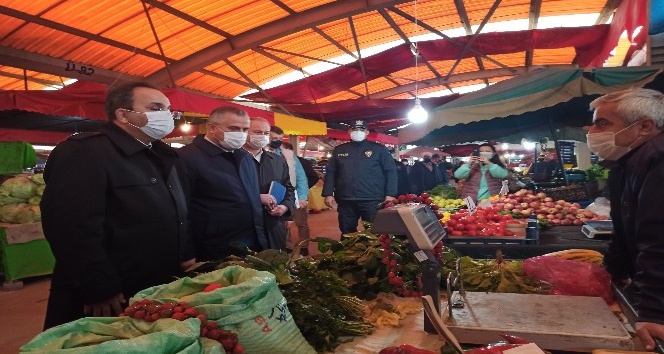 Bafra’da pazar yerlerinde korona virüs denetimleri
