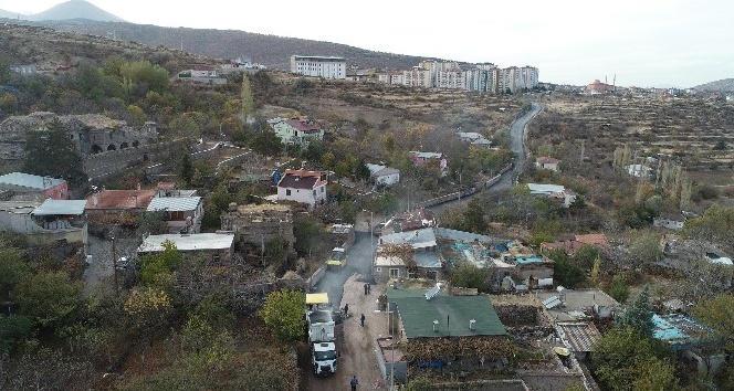 Endürlük’e soğuk günde sıcak asfalt